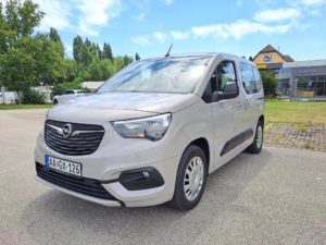 OPEL COMBO Life 1.2 T Edition Mo-i. vezetett szervizkönyves. GARANCIÁLIS