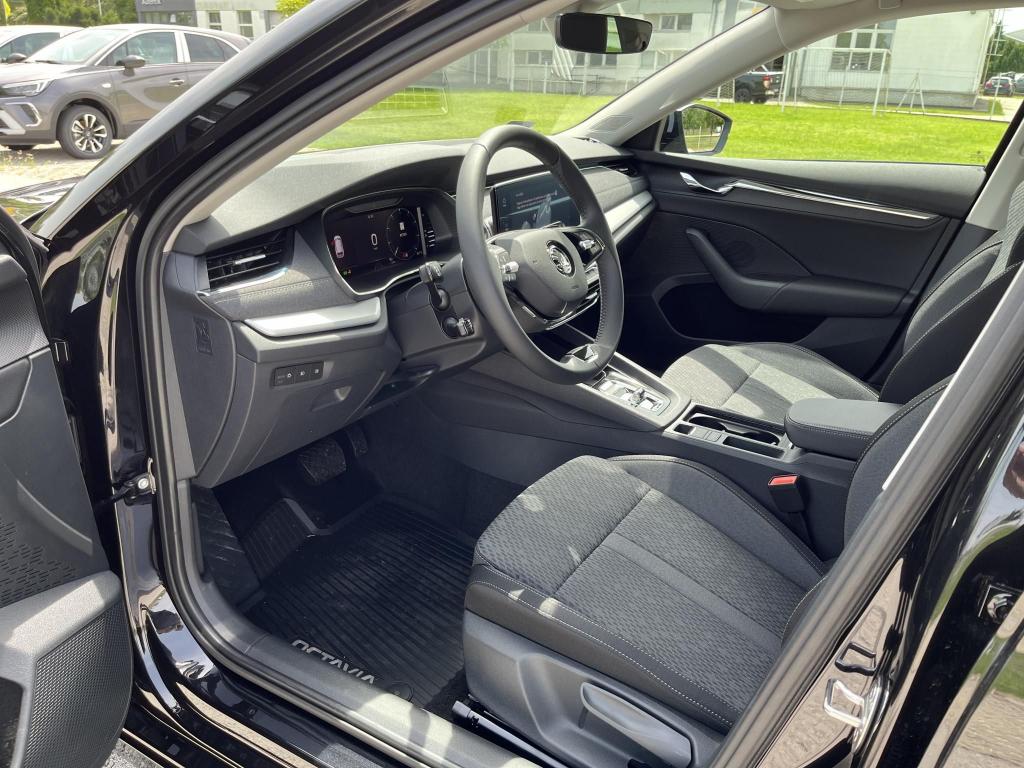 SKODA OCTAVIA Combi 2.0 TDI SCR Style DSG - Image 2