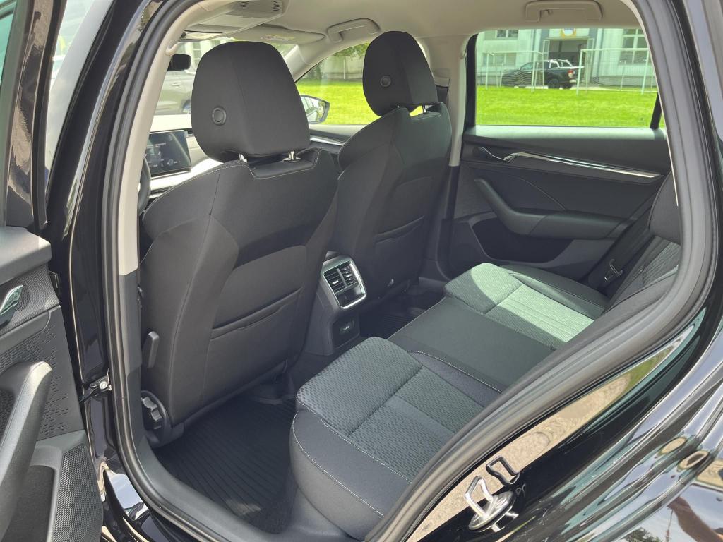 SKODA OCTAVIA Combi 2.0 TDI SCR Style DSG - Image 7