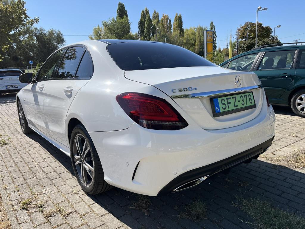 MERCEDES-BENZ C 300 e 4Matic EQ Power 9G-TRONIC - Image 4
