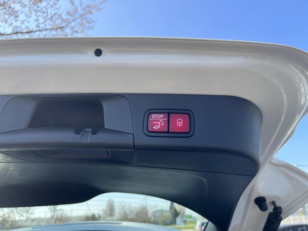 MERCEDES-BENZ GLB 200 Progressive 7G-DCT (7 személyes ) - 6. kép